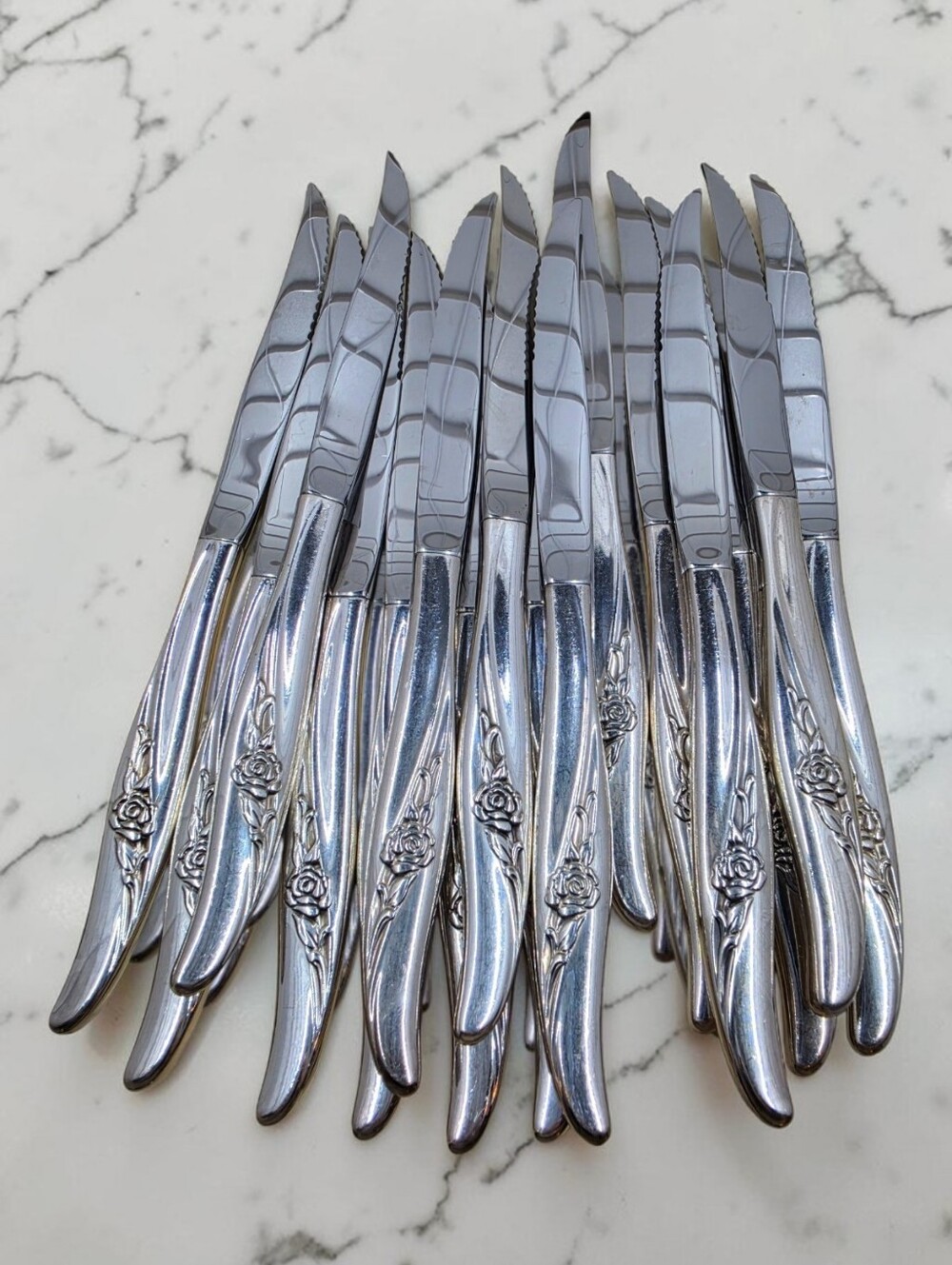 Oneida Rose Song Serrated Steak Knuves Set Of 16 Hollow Rogers Silverplate